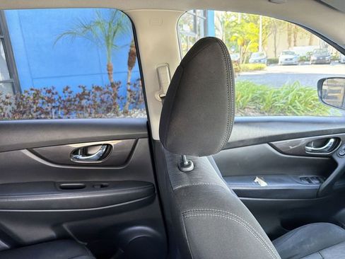 Used 2019 Nissan Rogue SV w/ Premium Package image 14