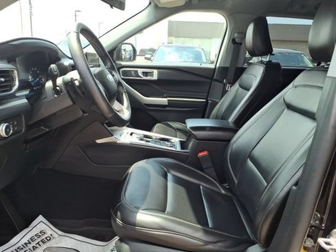Certified 2021 Ford Explorer XLT w/ Equipment Group 202A AWD/4WD image 14