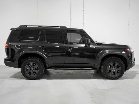 Used 2024 Lexus GX 550 image 6