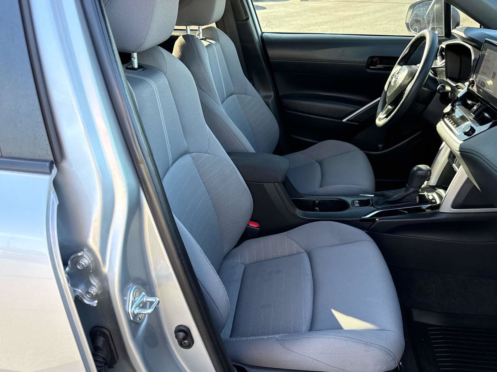 Used 2025 Toyota Corolla Cross AWD Hybrid image 17