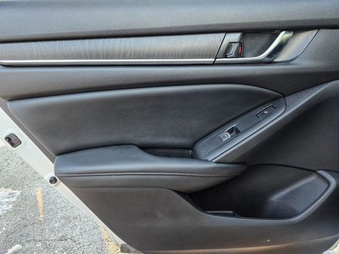 Used 2018 Honda Accord Touring image 12