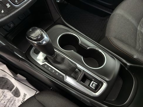 Used 2018 Chevrolet Equinox LT image 19