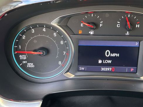 Used 2023 Chevrolet Traverse LT image 24