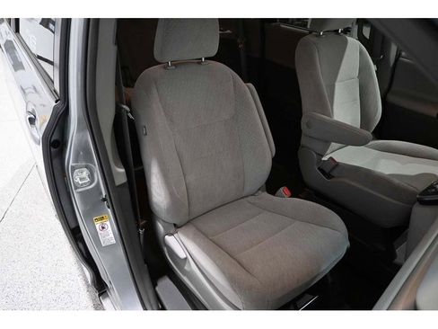 Used 2016 Toyota Sienna LE FWD image 16