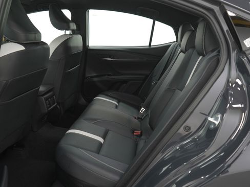 Used 2025 Toyota Camry SE image 12