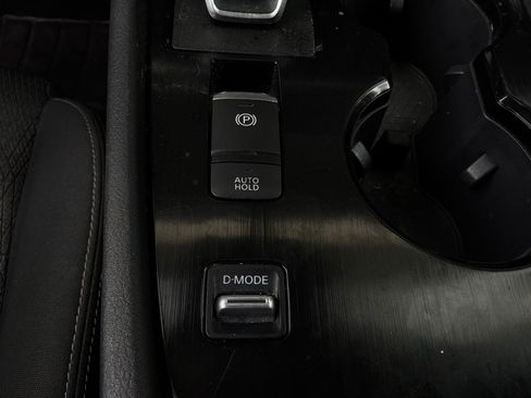 Used 2025 Nissan Rogue SV FWD image 23