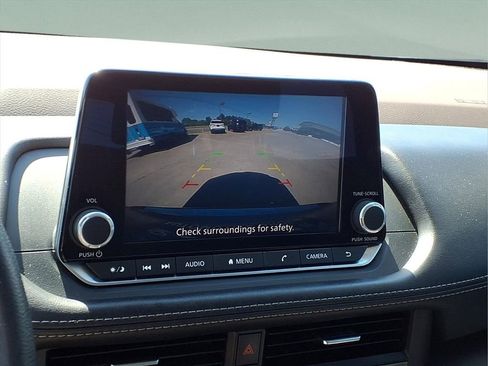Used 2023 Nissan Rogue S FWD image 11