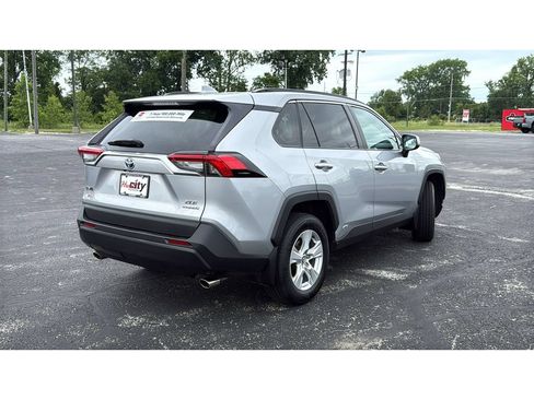 Certified 2020 Toyota RAV4 XLE w/ XLE Grade Weather Package AWD/4WD image 9