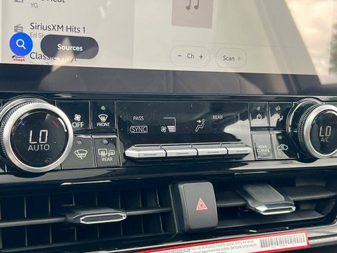 New 2026 Toyota Highlander Platinum image 24