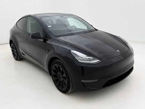 Used 2021 Tesla Model Y Long Range image 2