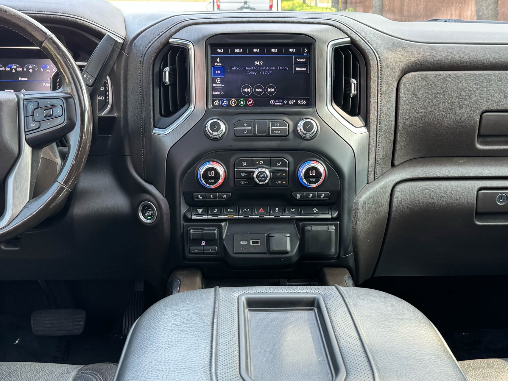 Used 2022 GMC Sierra 3500 Denali w/ Denali Ultimate Package AWD/4WD image 29