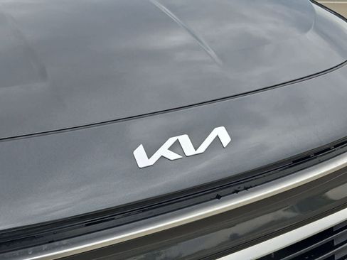 Certified 2023 Kia Niro EX Touring FWD image 11