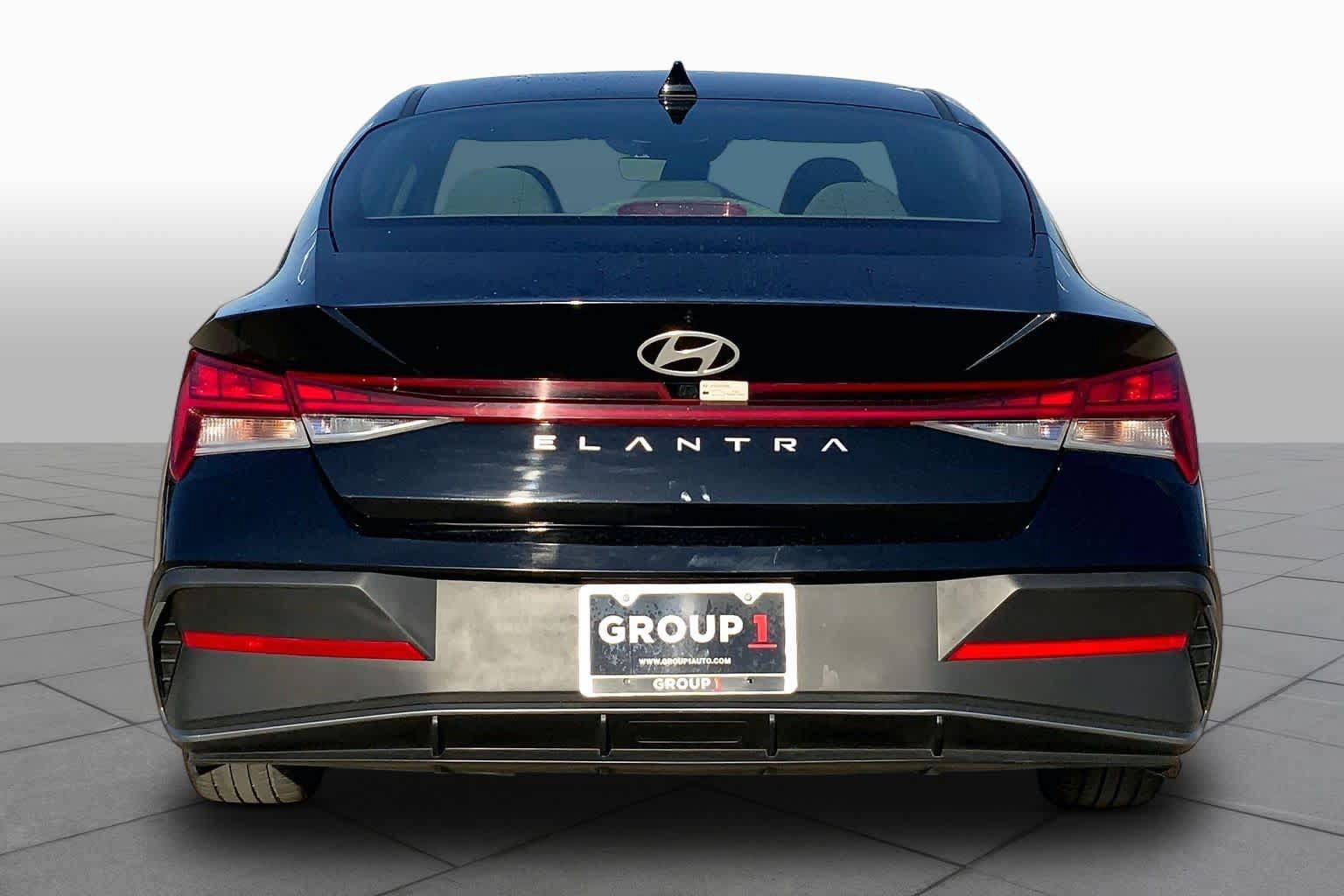 Used 2025 Hyundai Elantra SEL FWD image 5
