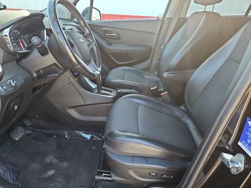 Used 2019 Chevrolet Trax LT w/ LT Convenience Package FWD image 22