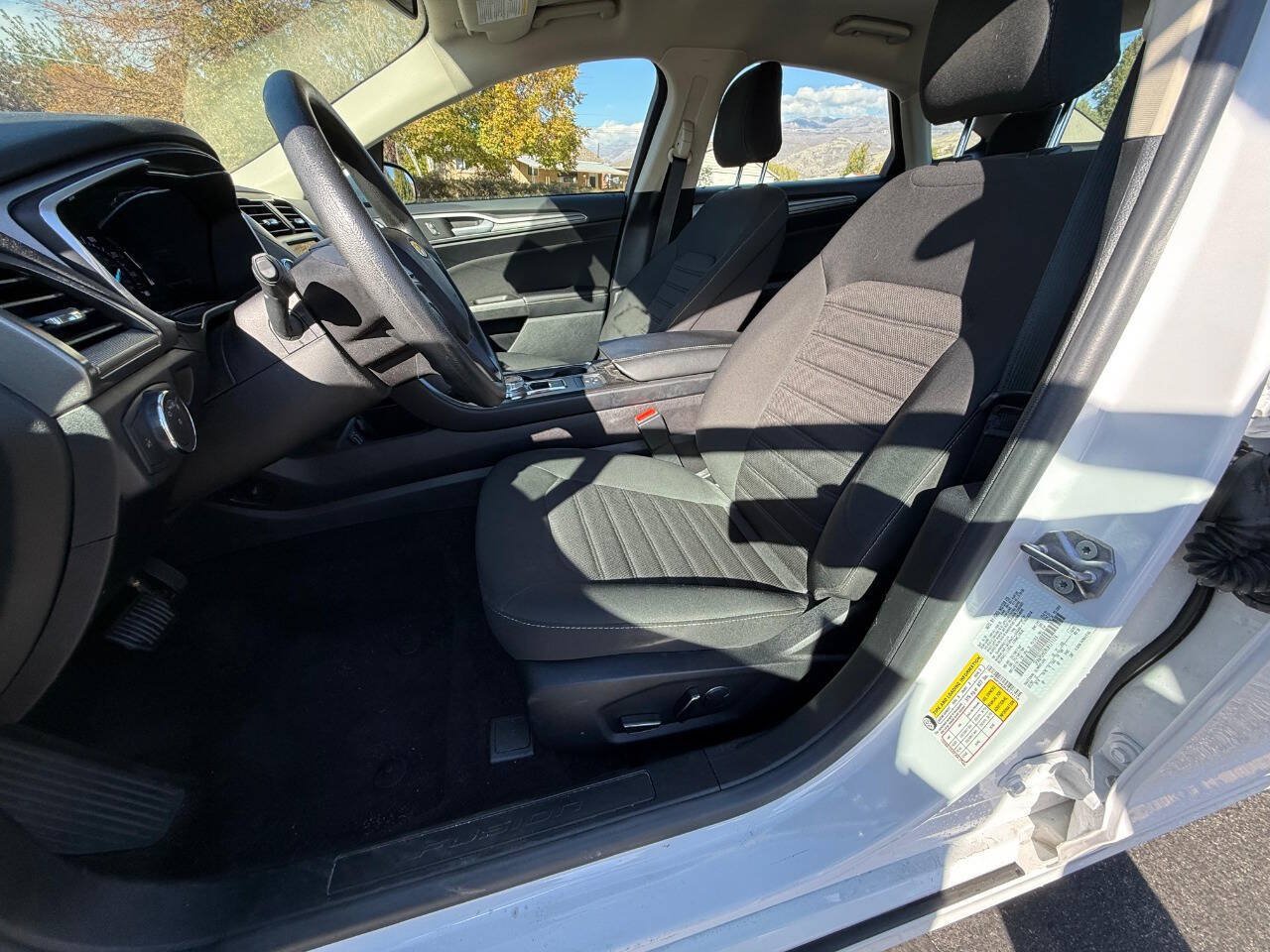 Used 2020 Ford Fusion SE FWD image 10