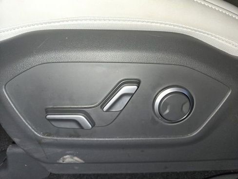 Used 2025 Hyundai Santa Fe SEL FWD image 12