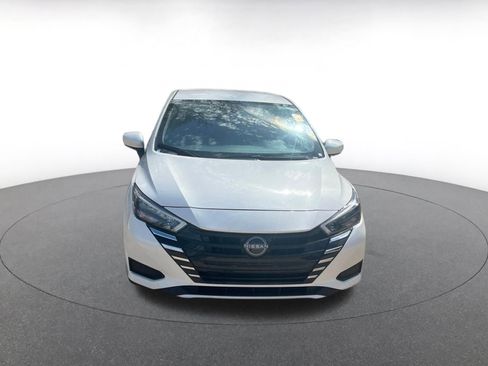 Used 2025 Nissan Versa SV image 4