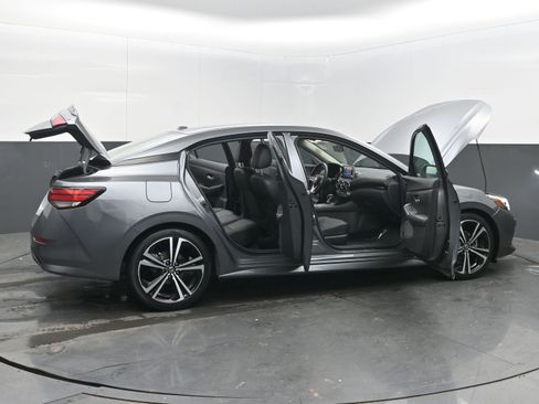 Used 2022 Nissan Sentra SR w/ Trunk Package image 47