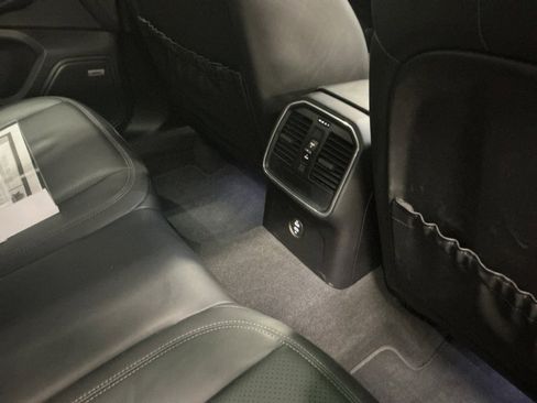 Used 2020 Porsche Macan Turbo image 33