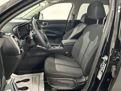 Certified 2023 Kia Sorento LX AWD/4WD image 9