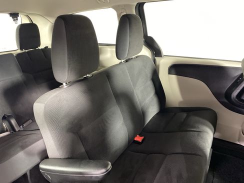Used 2019 Dodge Grand Caravan SE w/ UConnect Hands-Free Group FWD image 30