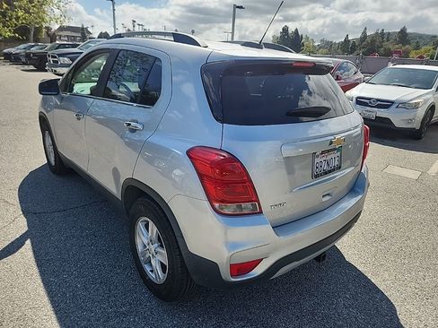 Used 2017 Chevrolet Trax LT w/ LT Convenience Package image 3