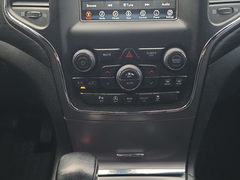 Used 2019 Jeep Grand Cherokee Laredo AWD/4WD image 20