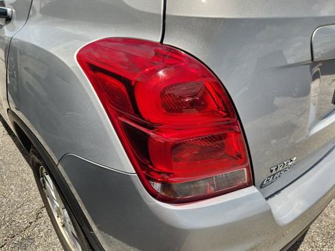Used 2019 Chevrolet Trax LT w/ Sun & Sound Package FWD image 6