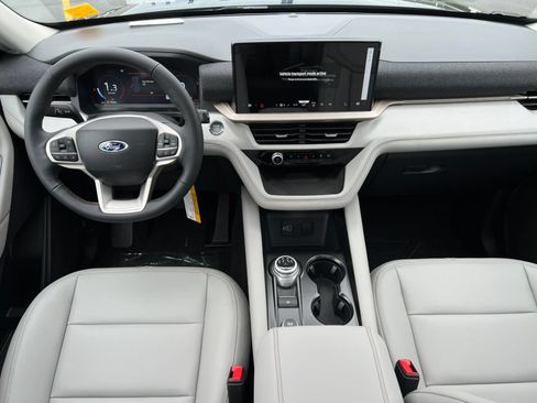 Used 2026 Ford Explorer Active w/ Active Comfort Package AWD/4WD image 2