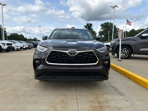 Used 2020 Toyota Highlander Limited AWD/4WD image 2
