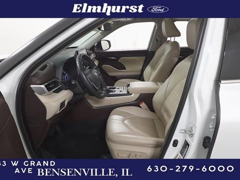 Used 2022 Toyota Highlander XLE image 9
