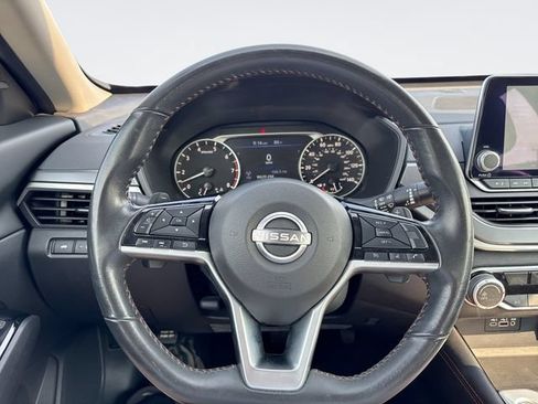 Used 2025 Nissan Altima 2.5 SR FWD image 14