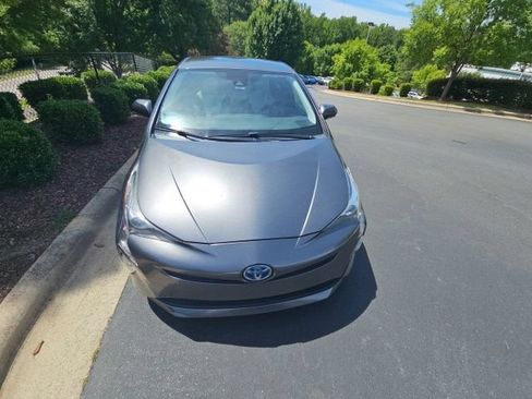 Used 2017 Toyota Prius Three Touring FWD image 5
