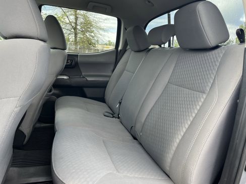 Used 2020 Toyota Tacoma SR5 AWD/4WD image 14