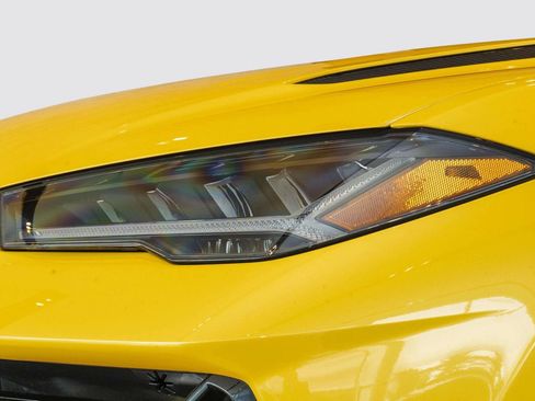 Used 2024 Lamborghini Urus Performante AWD/4WD image 81