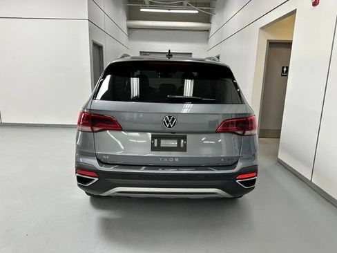 Used 2023 Volkswagen Taos SE w/ Panoramic Sunroof Package AWD/4WD image 10