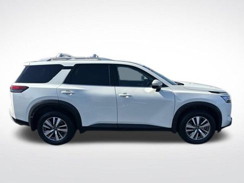 Used 2023 Nissan Pathfinder SL w/ Black Appearance Package AWD/4WD image 7