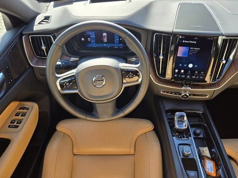 Certified 2023 Volvo XC60 B5 Ultimate w/ Protection Package Premier AWD/4WD image 17
