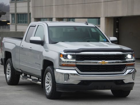 Used 2018 Chevrolet Silverado 1500 LT w/ All Star Edition AWD/4WD image 30