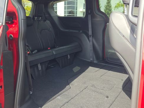 New 2026 Chrysler Pacifica Select image 10