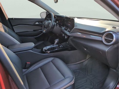 Used 2024 Chevrolet Trax ACTIV w/ Sunroof Package image 36