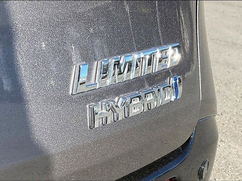 Certified 2024 Toyota Sienna Limited image 8