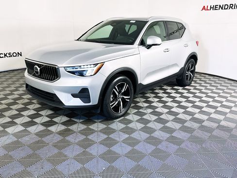 Used 2025 Volvo XC40 B5 Core image 7