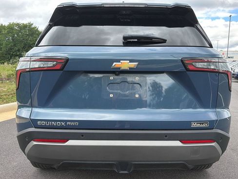 Used 2025 Chevrolet Equinox LT w/ Convenience Package II AWD/4WD image 2
