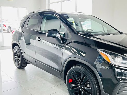 Used 2020 Chevrolet Trax LT w/ Redline Edition FWD image 5