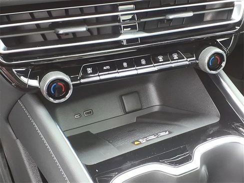 New 2026 Chevrolet Traverse LT w/ Sun and Wheel Package image 12