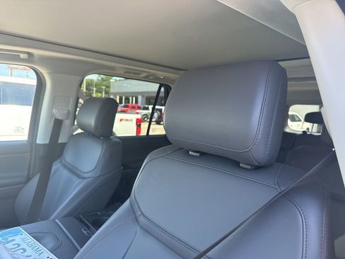 Used 2025 Ford Expedition Max Active RWD image 7
