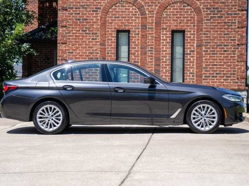 Used 2022 BMW 530i w/ Convenience Package RWD image 4