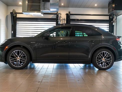 New 2026 Porsche Macan 4 Electric AWD/4WD image 2