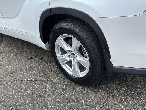 Used 2023 Toyota Highlander L image 9